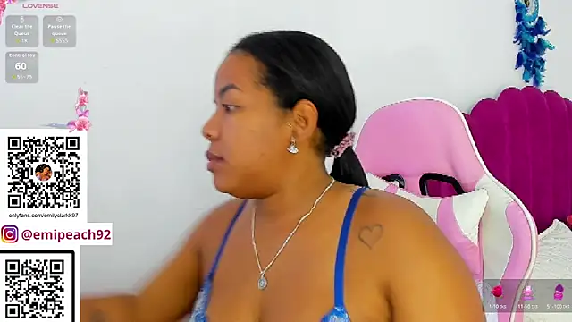 Snapshot of samanthaabloom chatting on May 20, 3:02 am samanthaabloom online show from May 20, 3:02 am