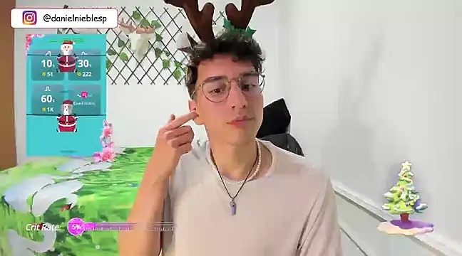 Snapshot of Jackson_Careyy chatting on December 15, 10:26 pm Jackson Careyy online show from December 15, 10:26 pm