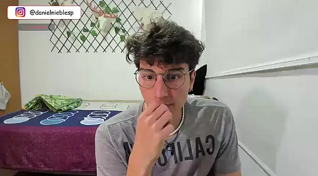 Snapshot of Jackson_Careyy chatting on February 20, 7:19 pm Jackson Careyy online show from February 20, 7:19 pm