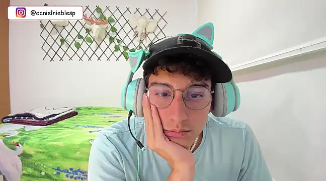 Snapshot of Jackson_Careyy chatting on March 22, 10:48 pm Jackson Careyy online show from March 22, 10:48 pm