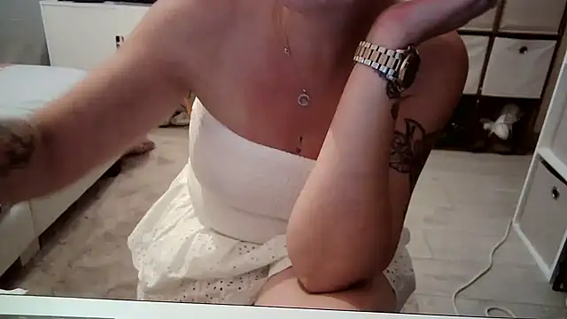 Snapshot of Nikita65150 chatting on May 27, 8:44 am Nikita65150 online show from May 27, 8:44 am