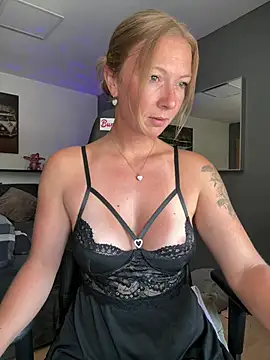 Snapshot of BunnyDiamond1 chatting on July 10, 11:35 am BunnyDiamond1 online show from July 10, 11:35 am