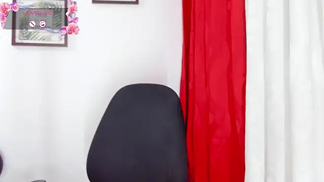 Snapshot of Victoria_Caruso chatting on December 12, 11:25 pm Victoria Caruso online show from December 12, 11:25 pm