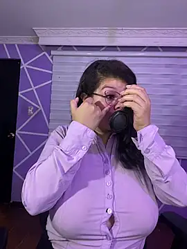 Snapshot of MiiaaJoness chatting on May 15, 5:14 am MiiaaJoness online show from May 15, 5:14 am