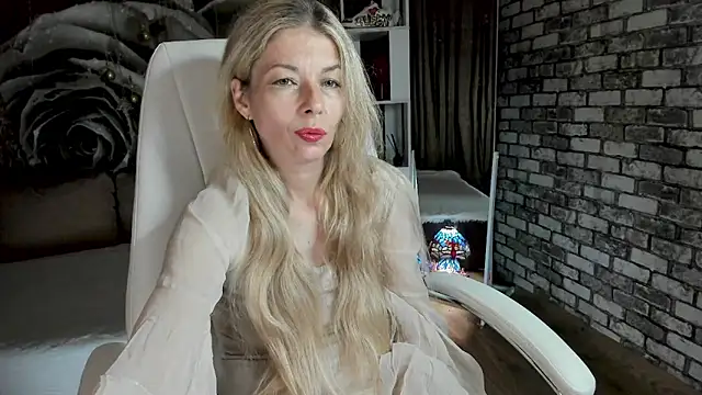 Snapshot of Eva_Melow chatting on May 28, 3:09 pm Eva Melow online show from May 28, 3:09 pm