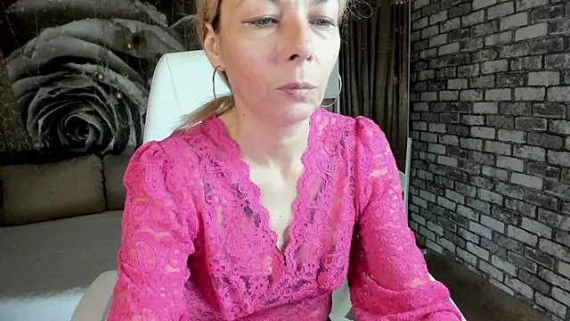 Snapshot of Eva_Melow chatting on May 31, 3:08 pm Eva Melow online show from May 31, 3:08 pm
