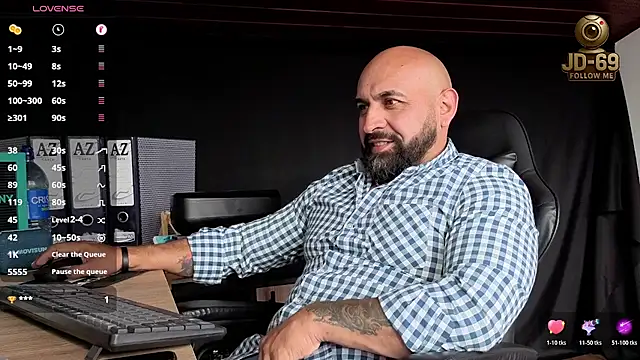 Snapshot of JD-69 chatting on November 4, 7:13 pm JD-69 online show from November 4, 7:13 pm