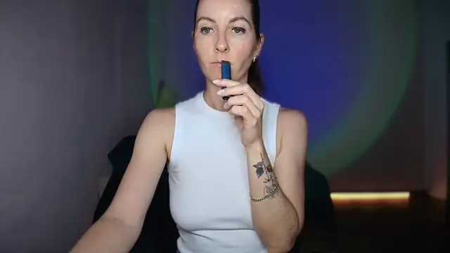 Snapshot of beauty_bella chatting on June 3, 7:19 pm beauty bella online show from June 3, 7:19 pm