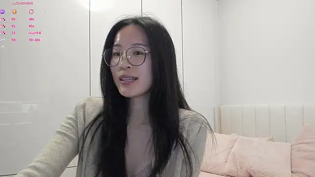 Snapshot of secretgirlfriendxo chatting on October 24, 12:52 am secretgirlfriendxo online show from October 24, 12:52 am