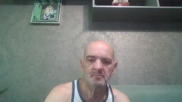 Snapshot of skorpibg65 chatting on May 15, 8:32 am skorpibg65 online show from May 15, 8:32 am