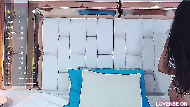 Snapshot of littlee_emilyy_ chatting on March 19, 9:06 am littlee emilyy  online show from March 19, 9:06 am