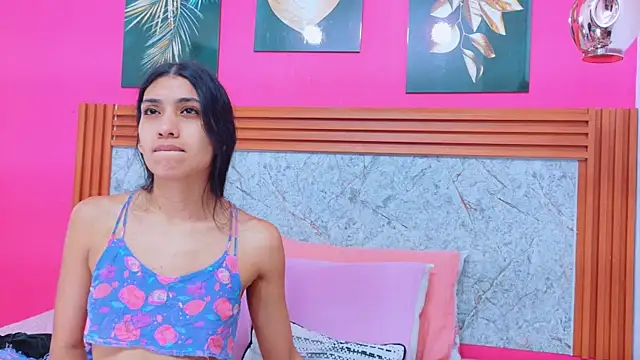 littlee emilyy  online show from March 24, 12:43 pm