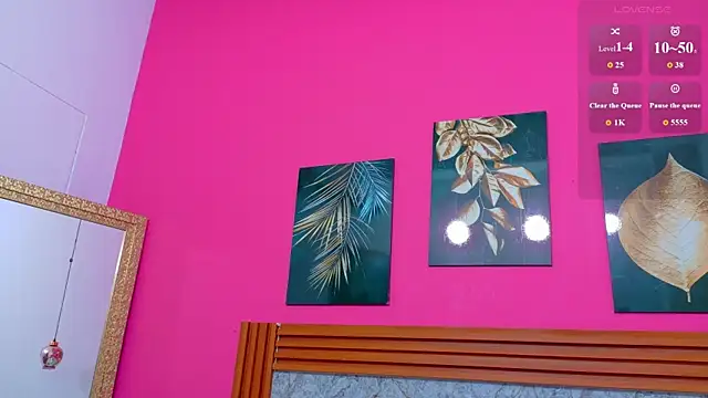 Snapshot of littlee_emilyy_ chatting on May 2, 12:54 pm littlee emilyy online show from May 2, 12:54 pm