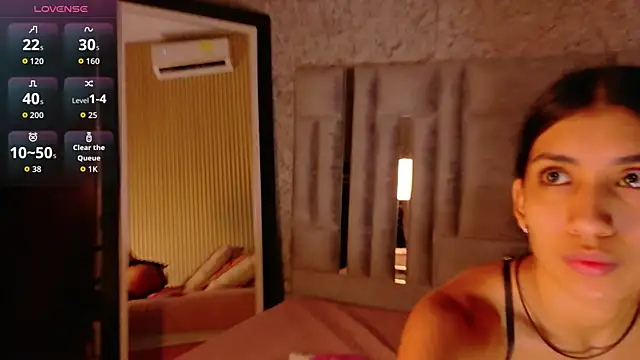 Snapshot of littlee_emilyy_ chatting on May 3, 1:06 pm littlee emilyy online show from May 3, 1:06 pm