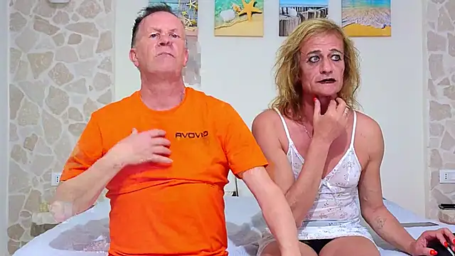 Snapshot of gigianddave chatting on March 1, 9:26 pm gigianddave online show from March 1, 9:26 pm