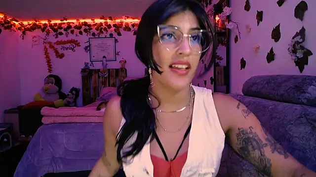 Snapshot of azahar__ziiz chatting on February 7, 3:01 am azahar ziiz online show from February 7, 3:01 am