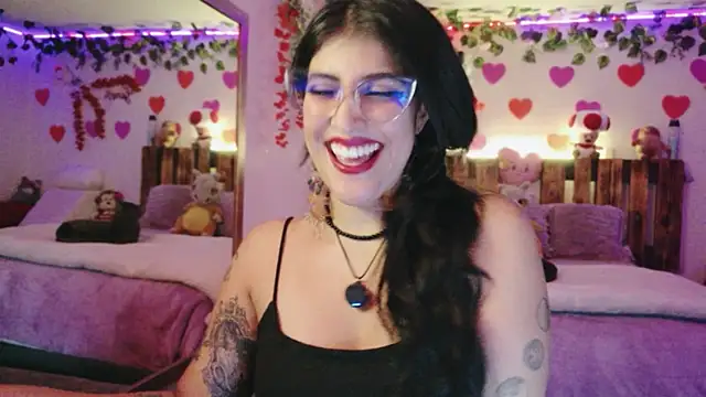 Snapshot of azahar__ziiz chatting on July 9, 12:26 am azahar ziiz online show from July 9, 12:26 am