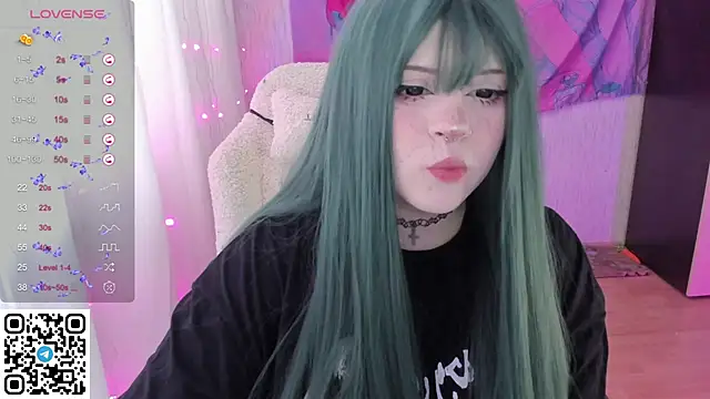Snapshot of SelenaCute chatting on May 27, 6:10 am SelenaCute online show from May 27, 6:10 am