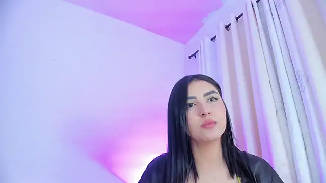 Snapshot of Abby__colins chatting on December 11, 10:06 pm Abby  colins online show from December 11, 10:06 pm