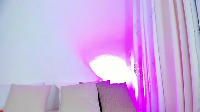 Snapshot of Abby__colins chatting on January 18, 4:42 pm Abby  colins online show from January 18, 4:42 pm