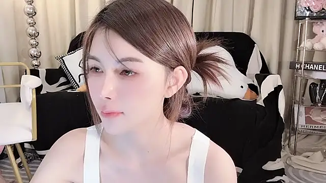 Snapshot of lvy-w chatting on March 6, 11:36 am lvy-w online show from March 6, 11:36 am