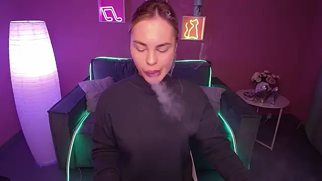 Snapshot of RikaRaily chatting on December 10, 6:01 am RikaRaily online show from December 10, 6:01 am