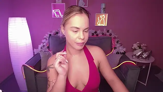 Snapshot of RikaRaily chatting on December 20, 5:36 am RikaRaily online show from December 20, 5:36 am