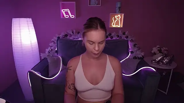 Snapshot of RikaRaily chatting on December 20, 8:38 am RikaRaily online show from December 20, 8:38 am