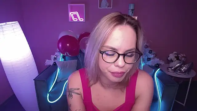 Snapshot of RikaRaily chatting on December 27, 10:34 am RikaRaily online show from December 27, 10:34 am