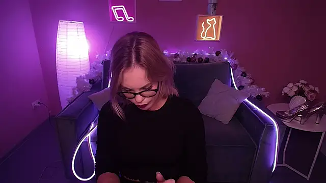 Snapshot of RikaRaily chatting on January 17, 11:06 am RikaRaily online show from January 17, 11:06 am