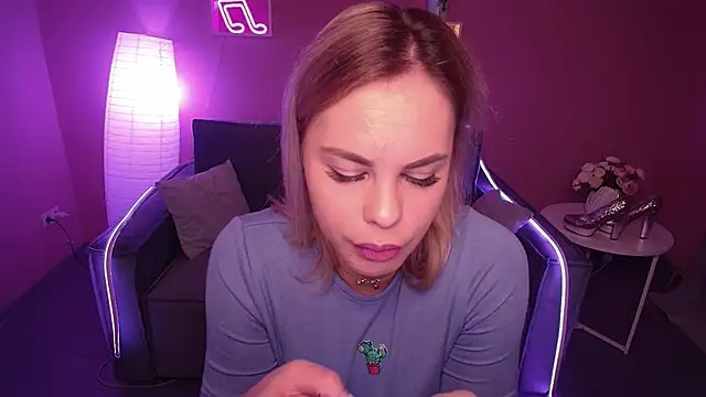 Snapshot of RikaRaily chatting on January 21, 6:11 am RikaRaily online show from January 21, 6:11 am