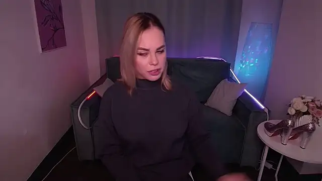 Snapshot of RikaRaily chatting on February 14, 7:49 am RikaRaily online show from February 14, 7:49 am