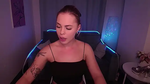 Snapshot of RikaRaily chatting on February 25, 6:25 am RikaRaily online show from February 25, 6:25 am