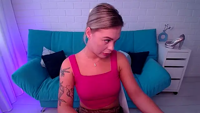 Snapshot of RikaRaily chatting on September 21, 6:48 am RikaRaily online show from September 21, 6:48 am