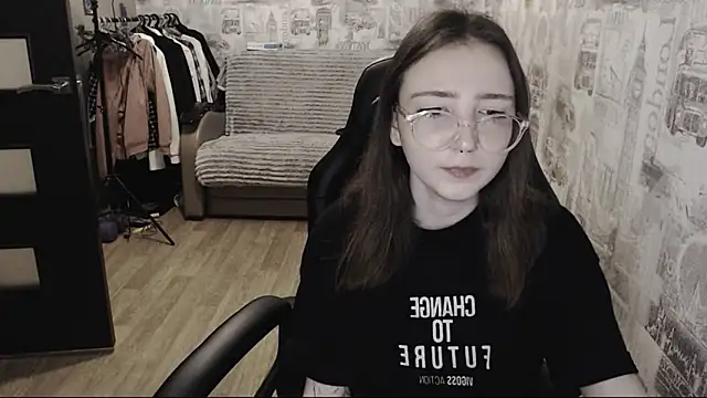 Snapshot of AmeliaKamishiro chatting on December 11, 1:06 pm AmeliaKamishiro online show from December 11, 1:06 pm