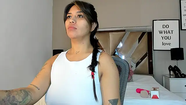 sharlott18 online show from January 2, 12:03 pm