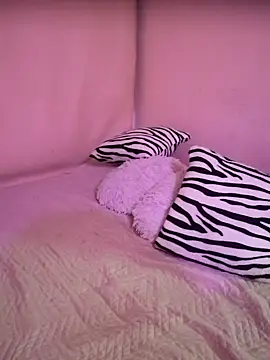 Snapshot of Felicia_smok3 chatting on December 27, 1:00 am Felicia smok3 online show from December 27, 1:00 am