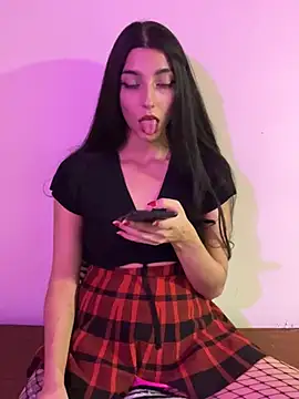 Snapshot of Felicia_smok3 chatting on February 25, 1:30 am Felicia smok3 online show from February 25, 1:30 am