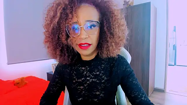 Snapshot of ScarlettMalbec chatting on June 19, 8:34 pm ScarlettMalbec online show from June 19, 8:34 pm