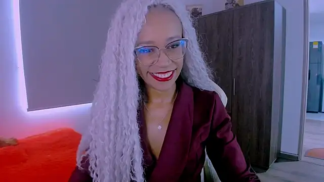 Snapshot of ScarlettMalbec chatting on July 7, 8:35 pm ScarlettMalbec online show from July 7, 8:35 pm