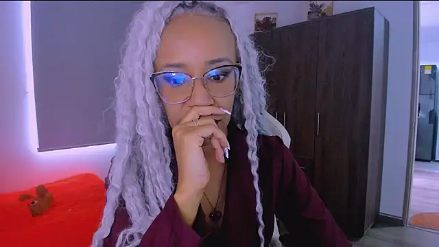 Snapshot of ScarlettMalbec chatting on August 5, 9:17 pm ScarlettMalbec online show from August 5, 9:17 pm