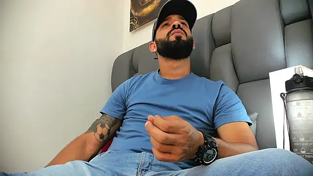 Thiagogomez online show from April 1, 7:11 pm