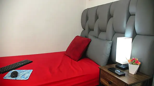 Thiagogomez online show from April 6, 7:04 pm