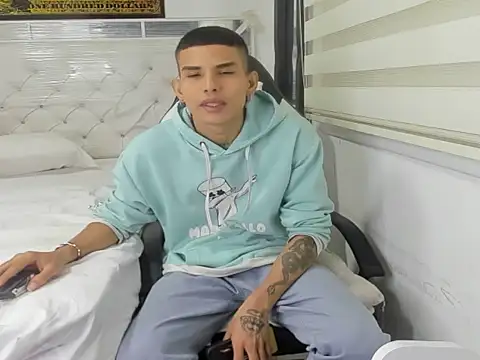 Snapshot of hot_king20 chatting on February 9, 4:46 am hot king20 online show from February 9, 4:46 am