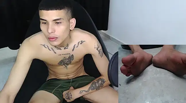 Snapshot of hot_king20 chatting on February 10, 4:19 am hot king20 online show from February 10, 4:19 am