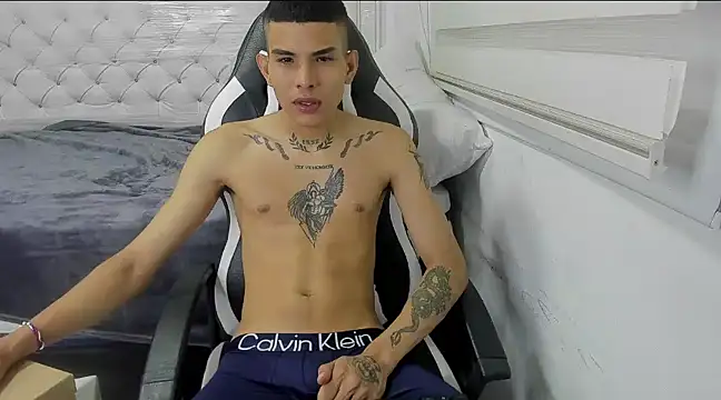 Snapshot of hot_king20 chatting on February 17, 7:21 pm hot king20 online show from February 17, 7:21 pm