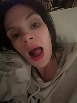 Diamondmodel95 online show from March 17, 3:48 pm