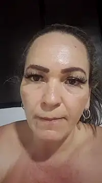 Snapshot of hellen_martin chatting on December 7, 3:47 am hellen martin online show from December 7, 3:47 am