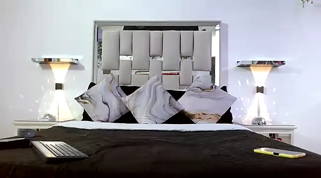 Snapshot of hellen_martin chatting on February 14, 8:48 pm hellen martin online show from February 14, 8:48 pm