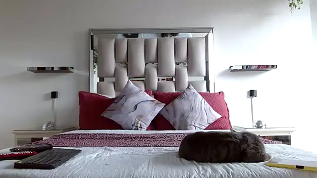 Snapshot of hellen_martin chatting on March 6, 9:31 pm hellen martin online show from March 6, 9:31 pm